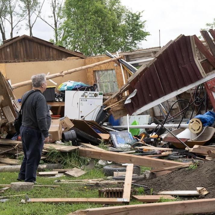 Quebec homeowners recall scramble to safety as tornado touched down west of Montreal